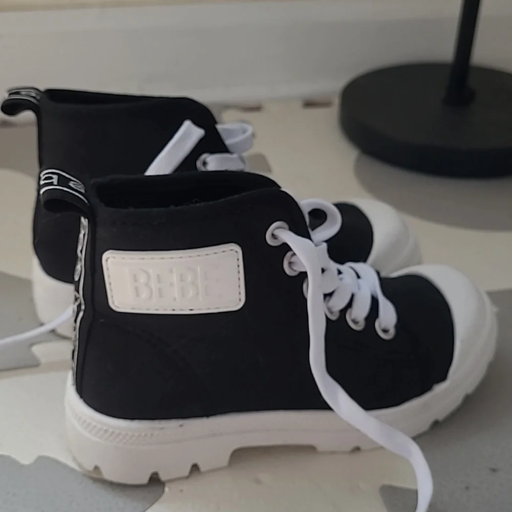 NWT Bebe Girls High Top Sneakers Black & White Size 12 - Picture 2 of 7